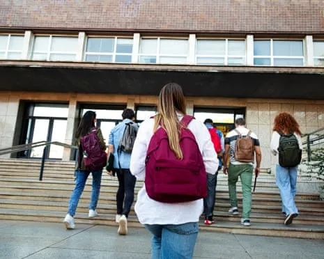 While Young Men Shift Toward Conservatism, the Rise of the 'Relaxed Female' Trend Grows Visible