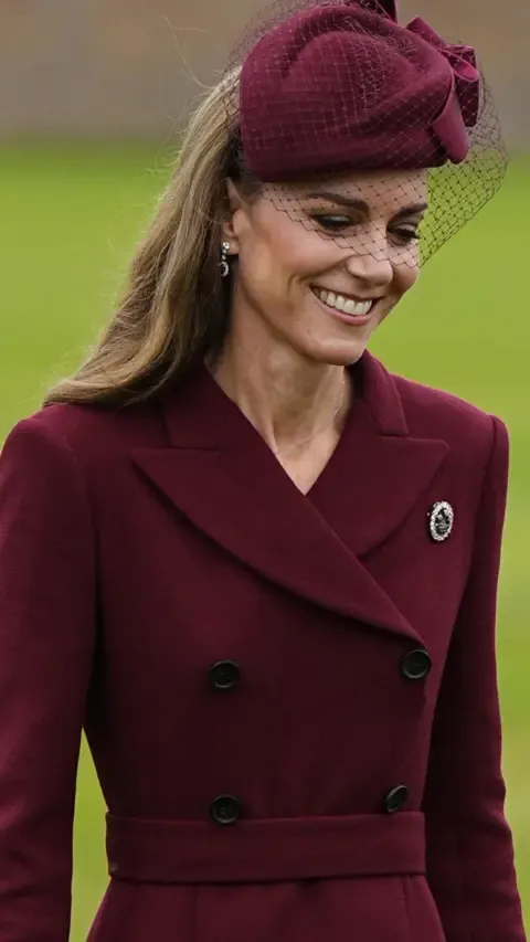 The First Lady’s Headpiece, Catherine’s Feather Brooch and Other Standout Looks So Far